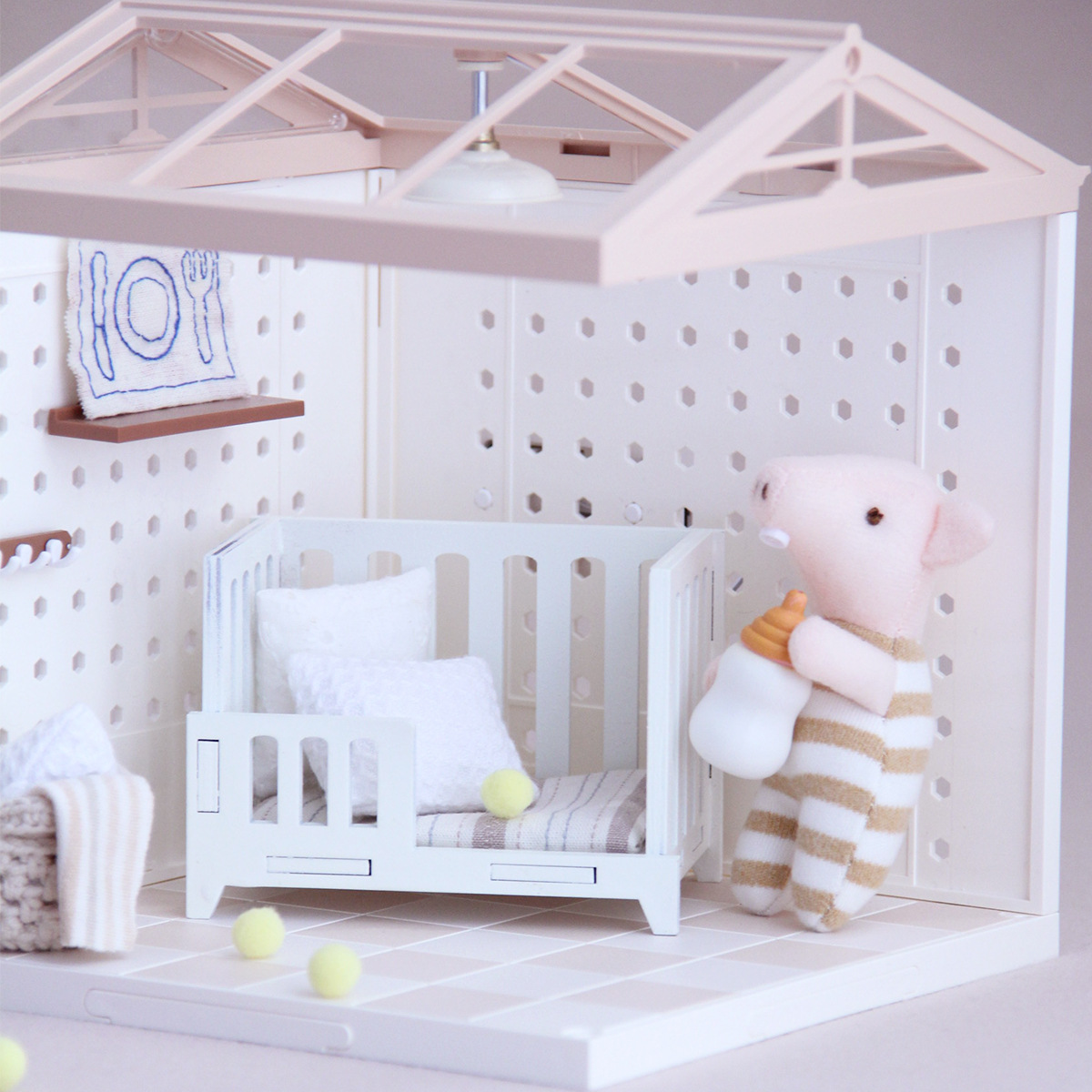 1:12 miniatuur houten babybedj - Baby Nursery Age recensie en prijs